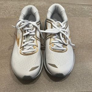 Brooks Adrenaline Sneaker